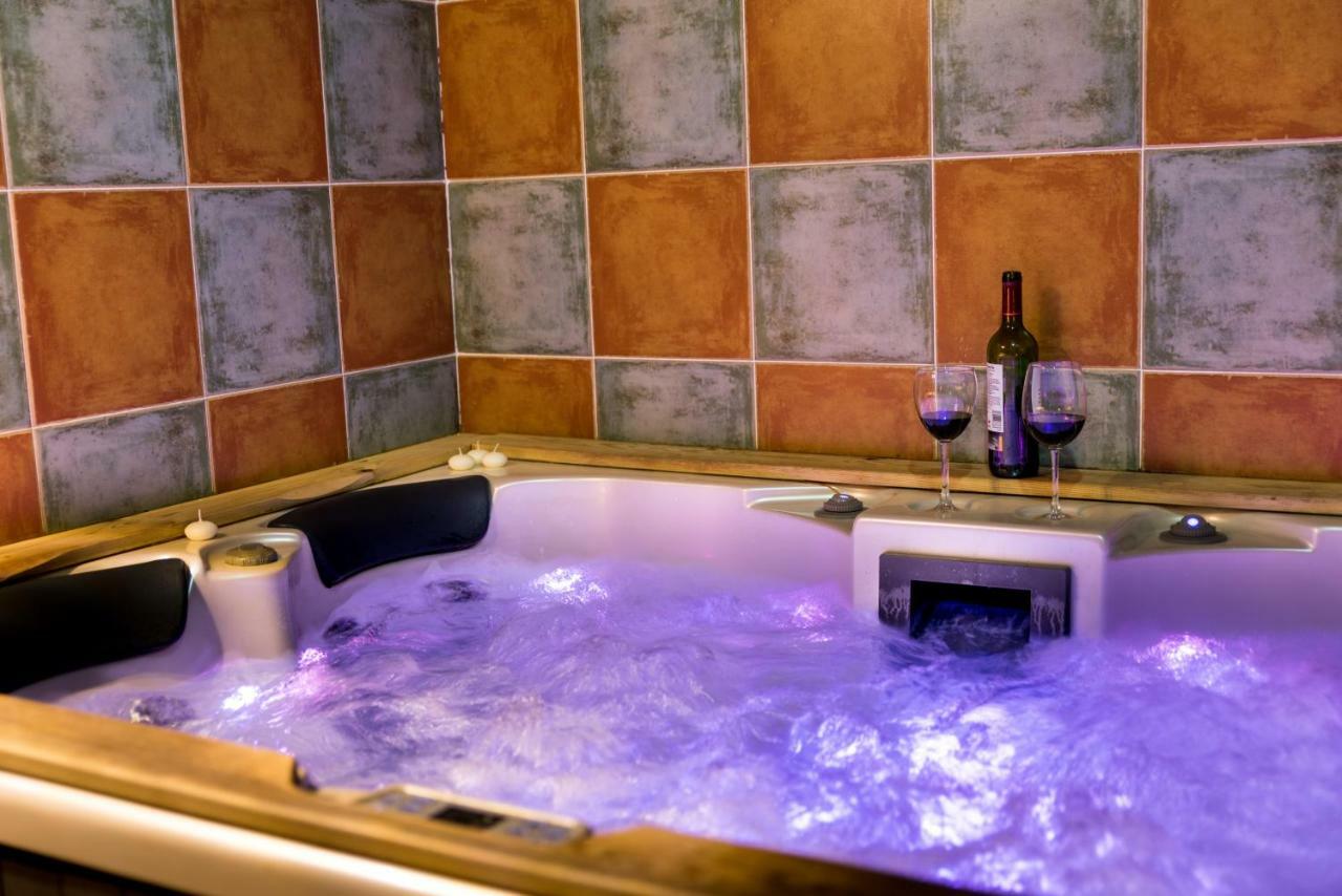 Jabata Spa Cabezas Altas ภายนอก รูปภาพ