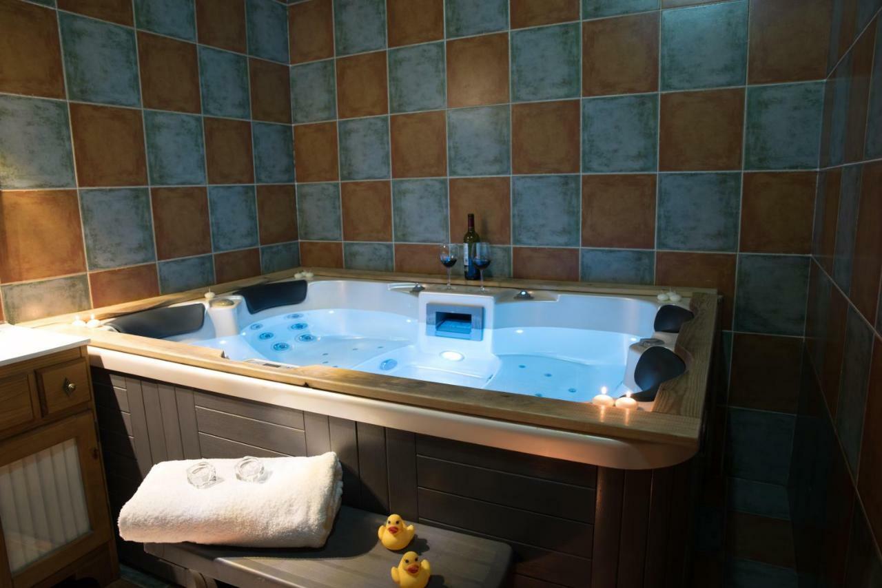 Jabata Spa Cabezas Altas ภายนอก รูปภาพ